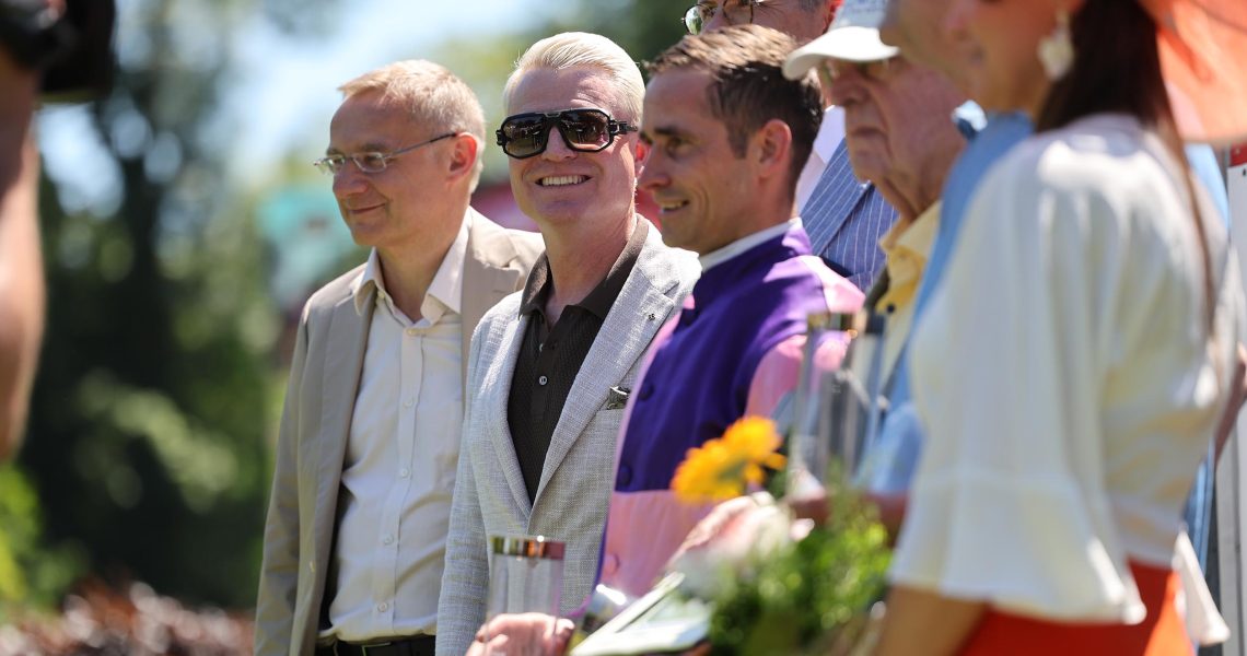 Guido Cantz als Botschafter der Stiftung VEREINT am 25.05.2026 beim Benefiz-Renntag der Stiftung VEREINT! Coolmore City Of Troy German 2000 Guineas, Gr. 2 in  Köln. Copyright by Sabine Effgen - Veroeffentlichung nur gegen Honorar (zzgl.MwSt), Namensnennung und Beleg, Rennbahnstr. 113,  Koeln, Phone: +49-(0)163-7414792, sabine.effgen@gmail.com, No Model Release, Abtretung von Persoenlichkeitsrechten der abgebildeten Person/Personen liegen nicht vor. Speichern in Bilddatenbanken oder Vervielfaeltigung ist ohne schriftliche Genehmigung nicht gestattet.